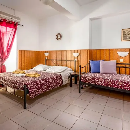 Old Town Piazza Hotel
